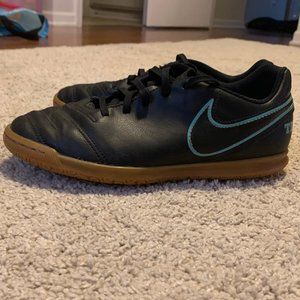 Nike JR TiempoX Indoor Soccer Shoes Size 6Y US